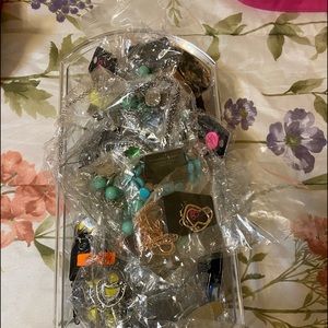 Over 150 new assorted jewelry pieces.